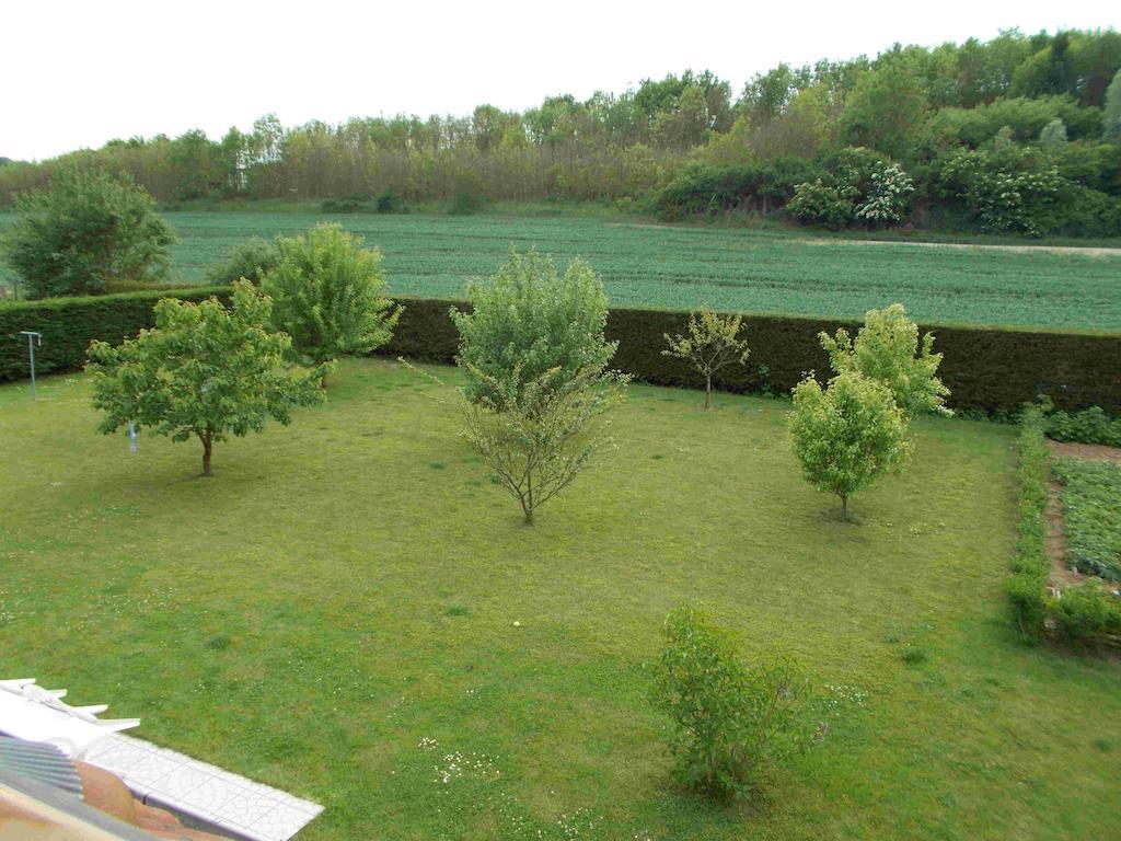Bed and Breakfast La Bourgade Estreelles Экстерьер фото